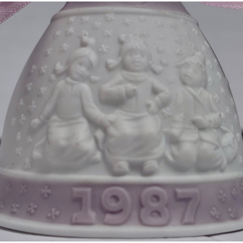 CHRISTMAS BELL 1987 Llardo 5458. This is the very first annual Christmas‎ Bell.